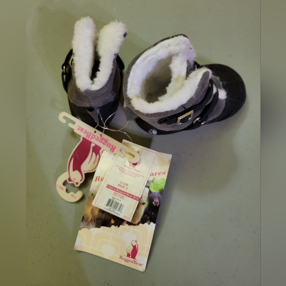 Snow Boots - Picture 2 of 7